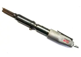 250202 Superior Pneumatic Model #250202 - Heavy Duty Straight Grip Needle Scaler